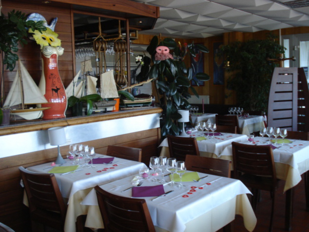 Tous les vendredis du mois d'Avril. * Banyuls et Ses Mises en Bouche * Carpaccio de Thon au parmesan * Suquet de Baudroie et Gambas, amandines confites dans un bouillon de poisson au safran * Sundae Fraises Tous les vendredis du mois d'Avril. * Banyuls et Ses Mises en Bouche * Carpaccio de Thon au parmesan * Suquet de Baudroie et Gambas, amandines confites dans un bouillon de poisson au safran * Sundae Fraises