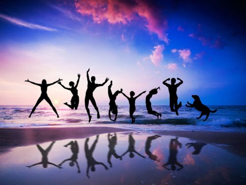 Menu Dimanche 10 Avril midi. 28.00€ * Kir Pétillant et Ses Mises en Bouche * Salade printanière au jambon serrano *Merlu au beurre blanc accompagné de ses légumes * Fraisier. Menu Dimanche 10 Avril midi. 28.00€ * Kir Pétillant et Ses Mises en Bouche * Salade printanière au jambon serrano *Merlu au beurre blanc accompagné de ses légumes * Fraisier.